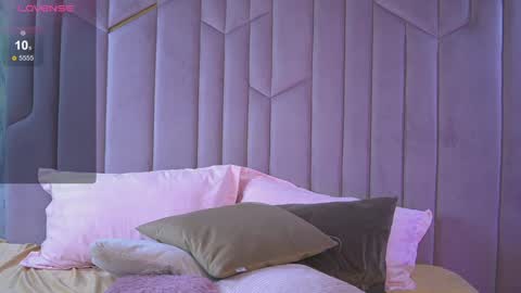 Emily online show from December 18, 11:45 am