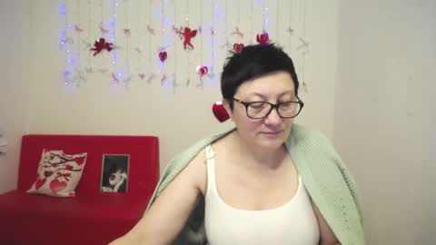 Snapshot of emilyl0vee chatting on February 15, 6:15 pm Emily online show from February 15, 6:15 pm