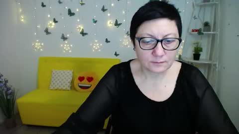 Snapshot of emilyl0vee chatting on February 21, 6:25 am Emily online show from February 21, 6:25 am