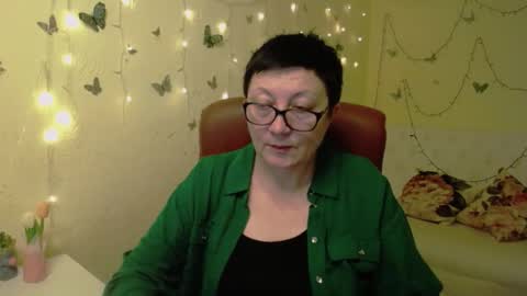 Snapshot of emilyl0vee chatting on March 5, 6:59 pm Emily online show from March 5, 6:59 pm