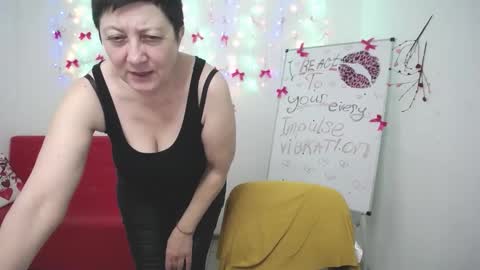 Snapshot of emilyl0vee chatting on March 8, 6:34 pm Emily online show from March 8, 6:34 pm