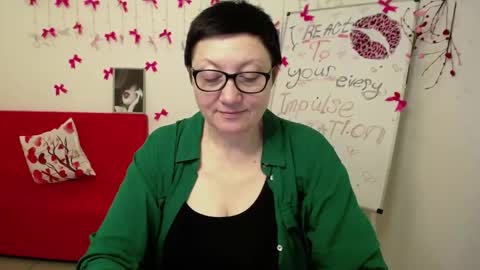 Snapshot of emilyl0vee chatting on March 11, 7:31 pm Emily online show from March 11, 7:31 pm