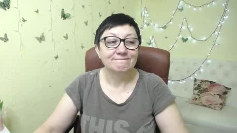 Snapshot of emilyl0vee chatting on March 21, 6:40 am Emily online show from March 21, 6:40 am