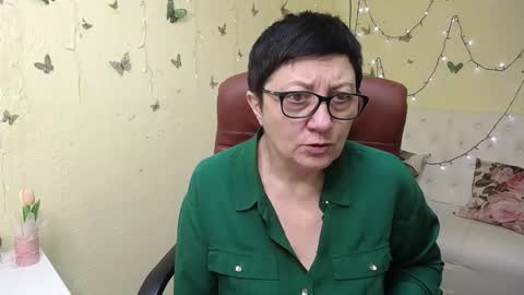 Snapshot of emilyl0vee chatting on March 22, 6:17 am Emily online show from March 22, 6:17 am