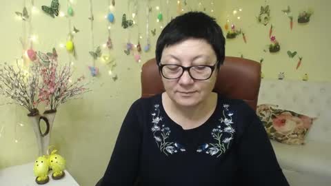 Snapshot of emilyl0vee chatting on April 1, 5:30 am Emily online show from April 1, 5:30 am