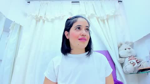 Snapshot of emilymadrid chatting on January 5, 4:48 pm Emily online show from January 5, 4:48 pm