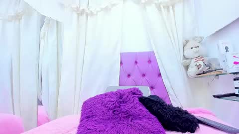 Snapshot of emilymadrid chatting on January 14, 4:57 am Emily online show from January 14, 4:57 am