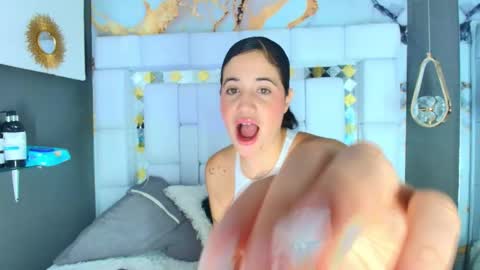 Snapshot of emilymadrid chatting on October 1, 5:46 am Emily online show from October 1, 5:46 am