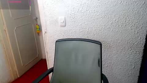 Snapshot of emilymonroe20 chatting on March 7, 4:59 pm Nickole online show from March 7, 4:59 pm