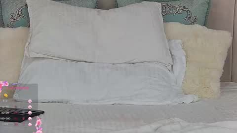 emilynovaa1 online show from February 3, 2:53 am