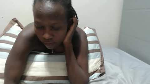 Snapshot of emilyposha chatting on April 28, 9:42 pm Emilly online show from April 28, 9:42 pm