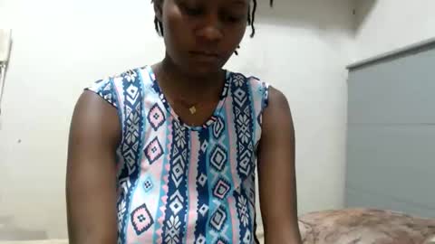 Snapshot of emilyposha chatting on May 8, 9:42 pm Emilly online show from May 8, 9:42 pm