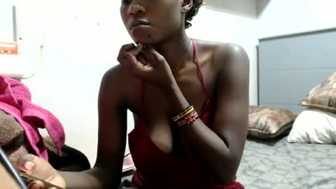 Snapshot of emilyposha chatting on June 16, 10:34 pm Emilly online show from June 16, 10:34 pm