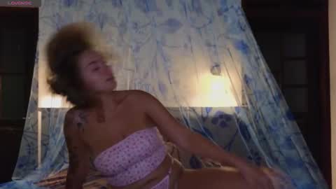 Emily Robbie online show from February 14, 7:10 pm