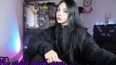 Snapshot of emilyrymer chatting on December 2, 9:17 pm Emily Support me to have 100 likes plx online show from December 2, 9:17 pm