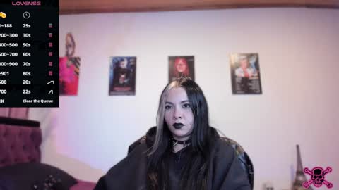 Snapshot of emilyrymer chatting on January 29, 11:04 pm Emily Support me to have 100 likes plx online show from January 29, 11:04 pm