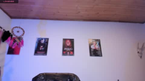 Snapshot of emilyrymer chatting on February 1, 7:55 pm Emily Support me to have 100 likes plx online show from February 1, 7:55 pm