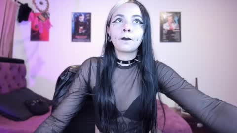 Snapshot of emilyrymer chatting on February 11, 12:17 am Emily Support me to have 100 likes plx online show from February 11, 12:17 am