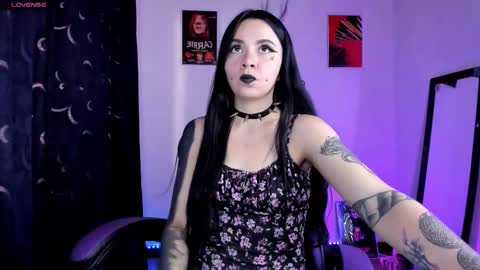 Snapshot of emilyrymer chatting on September 15, 5:57 pm Emily Support me to have 100 likes plx online show from September 15, 5:57 pm