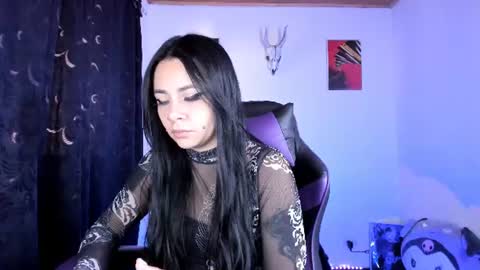 Snapshot of emilyrymer chatting on July 31, 5:56 pm Emily Support me to have 100 likes plx online show from July 31, 5:56 pm