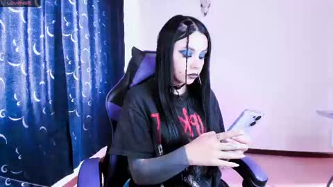 Snapshot of emilyrymer chatting on August 6, 6:21 pm Emily Support me to have 100 likes plx online show from August 6, 6:21 pm