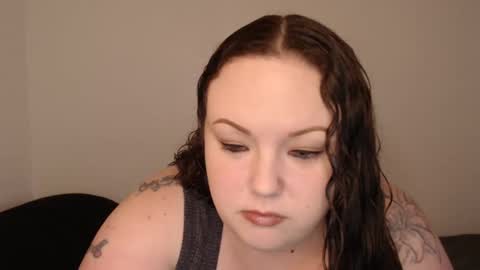 Snapshot of emilysgotissues chatting on December 28, 5:46 pm Emily Bankz online show from December 28, 5:46 pm