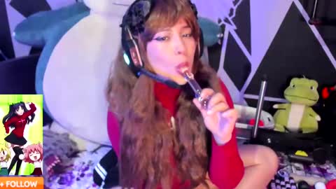 Snapshot of emilythemachine chatting on February 19, 5:27 pm emilythemachine online show from February 19, 5:27 pm