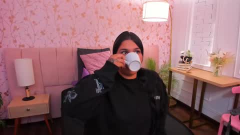 Emily Thyson online show from November 1, 5:31 am