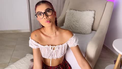 Snapshot of emilytolson_ chatting on September 10, 3:56 pm Emily online show from September 10, 3:56 pm