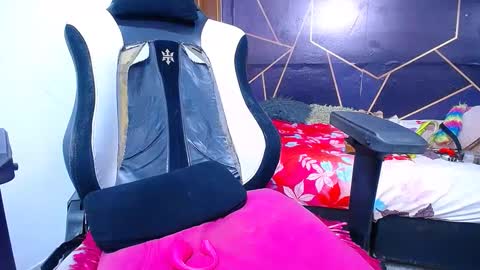 Emily online show from September 27, 3:39 pm