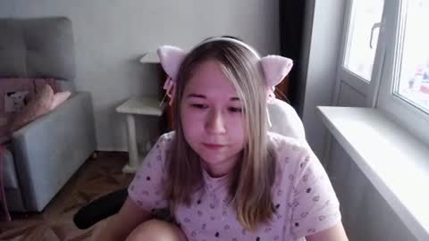 Snapshot of emilyway chatting on June 19, 10:52 am emilyway online show from June 19, 10:52 am
