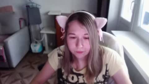 Snapshot of emilyway chatting on August 3, 6:23 am emilyway online show from August 3, 6:23 am