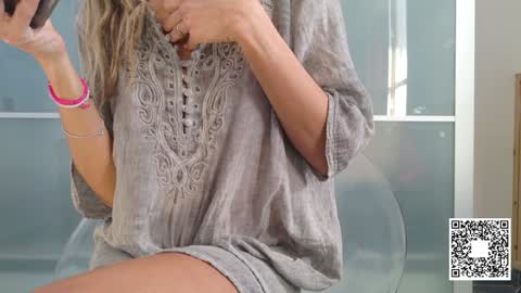 Snapshot of emilyweed chatting on January 30, 8:43 am Emily ----  online show from January 30, 8:43 am