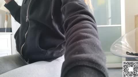 Snapshot of emilyweed chatting on February 17, 9:35 am Emily ----  online show from February 17, 9:35 am