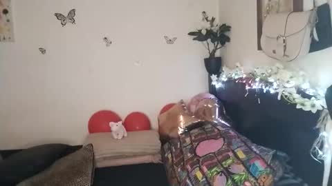 Snapshot of emilywhitee_ chatting on October 31, 12:44 am Valentina independent model online show from October 31, 12:44 am