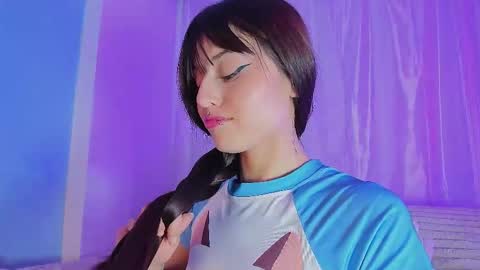 Snapshot of emilywithe_ chatting on March 24, 11:10 pm online show from March 24, 11:10 pm