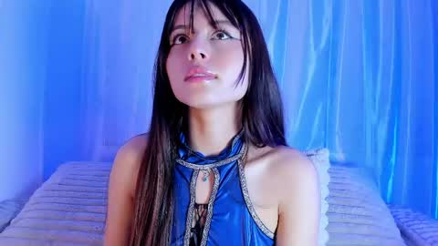 Snapshot of emilywithe_ chatting on April 16, 11:29 pm online show from April 16, 11:29 pm