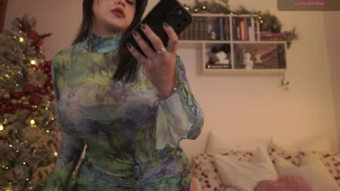 IG thickemmsss online show from December 26, 7:27 pm