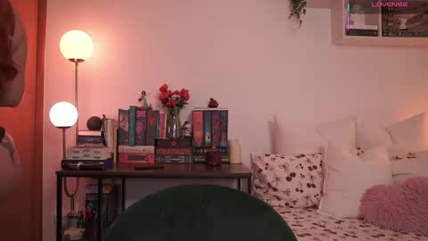 IG thickemmsss online show from October 3, 5:43 pm