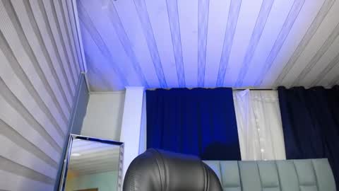 Snapshot of emilyy05_ chatting on November 23, 3:17 am Emily online show from November 23, 3:17 am