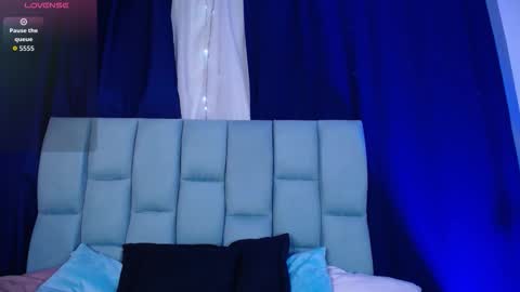 Snapshot of emilyy05_ chatting on December 3, 3:14 am Emily online show from December 3, 3:14 am