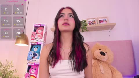 Snapshot of emilyy_bank chatting on December 7, 11:23 pm Emily Bank online show from December 7, 11:23 pm