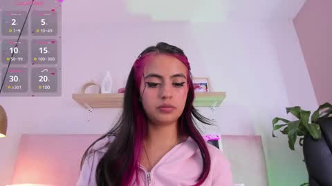Snapshot of emilyy_bank chatting on December 13, 2:32 am Emily Bank online show from December 13, 2:32 am