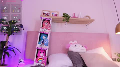 Snapshot of emilyy_bank chatting on December 20, 3:03 am Emily Bank online show from December 20, 3:03 am