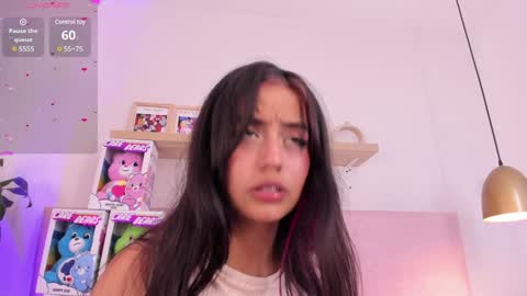 Snapshot of emilyy_bank chatting on December 29, 2:17 am Emily Bank online show from December 29, 2:17 am