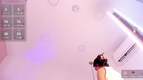 Snapshot of emilyy_bank chatting on December 29, 5:21 am Emily Bank online show from December 29, 5:21 am