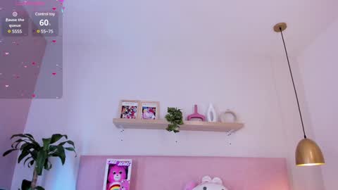 Snapshot of emilyy_bank chatting on January 4, 11:48 pm Emily Bank online show from January 4, 11:48 pm