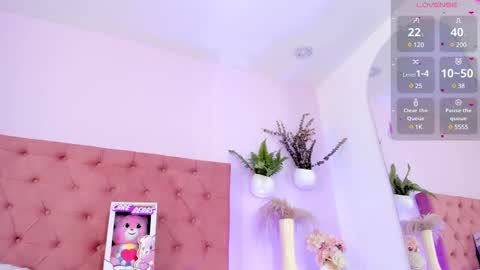 Snapshot of emilyy_bank chatting on February 12, 10:59 pm Emily Bank online show from February 12, 10:59 pm