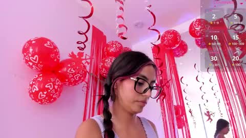 Snapshot of emilyy_bank chatting on February 17, 10:58 pm Emily Bank online show from February 17, 10:58 pm
