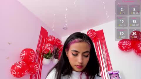 Snapshot of emilyy_bank chatting on February 20, 7:52 pm Emily Bank online show from February 20, 7:52 pm